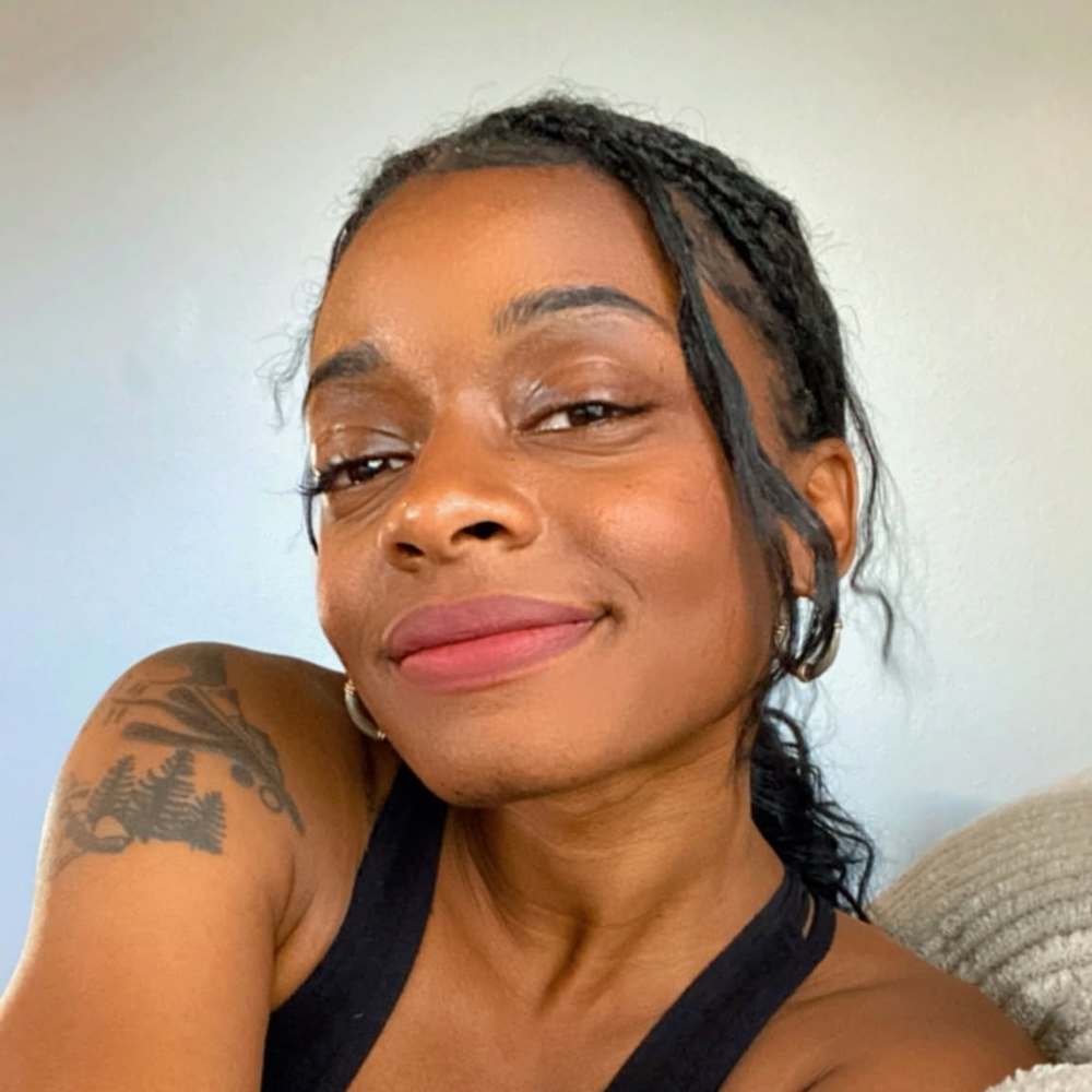 Meet your Posher, Kayana